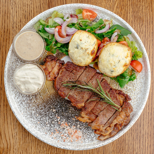 Стриплойн с запеченным картофелем 410г.