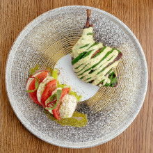 Утиная ножка с капрезе 300 г.