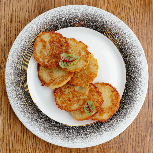 Поджаристые драники со сметаной 300 г.