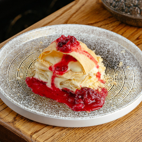 Наполеон с клюквой  100 г.